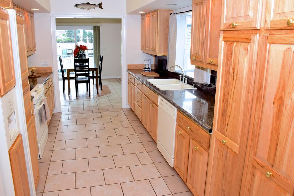 Longliner Lodge And Suites Sitka Bagian luar foto
